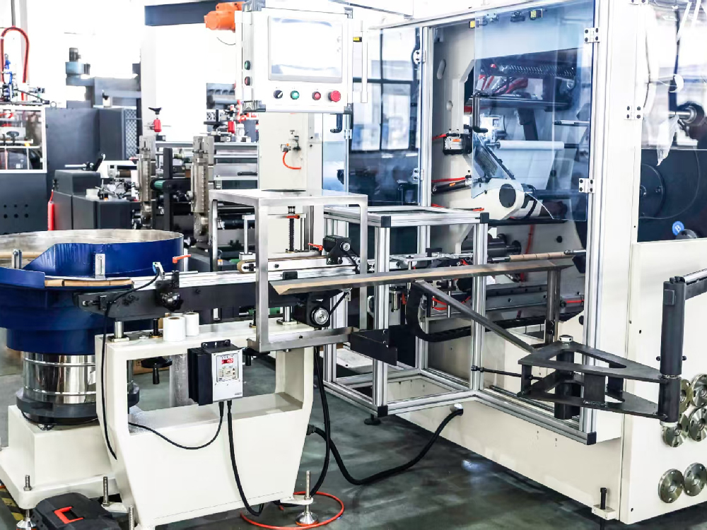 Introduction of our fully automatic adhesive label slitting and rewinding machine